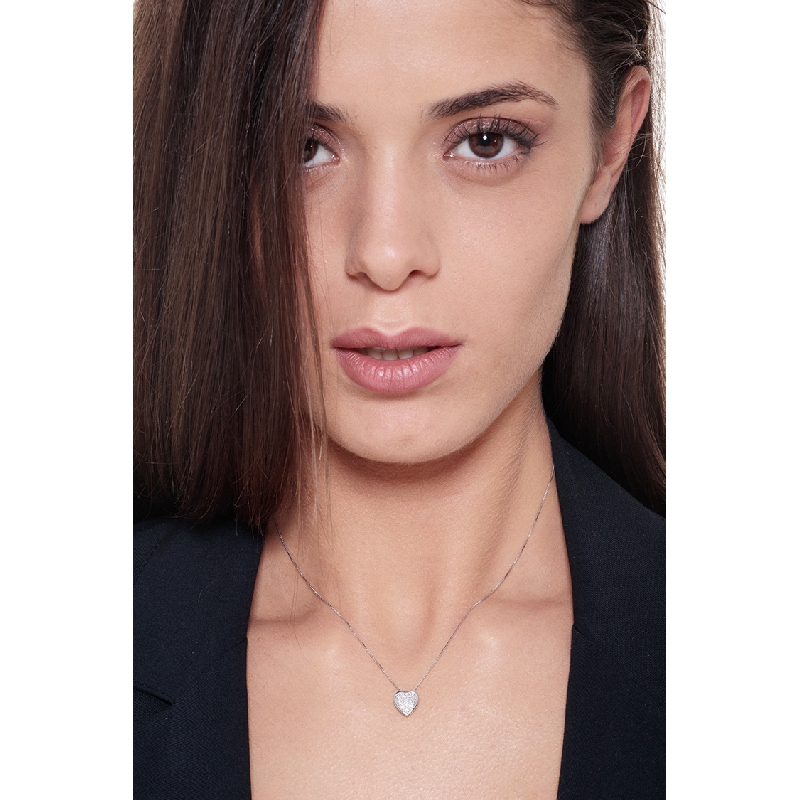 Pendentif à coeur en or blanc 18k pavé de diamants Pendentif à coeur en or blanc 18k pavé de diamants