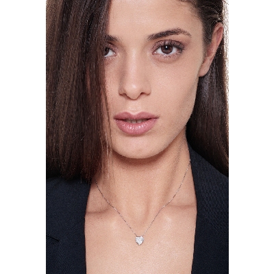 Pendentif à coeur en or blanc 18k pavé de diamants