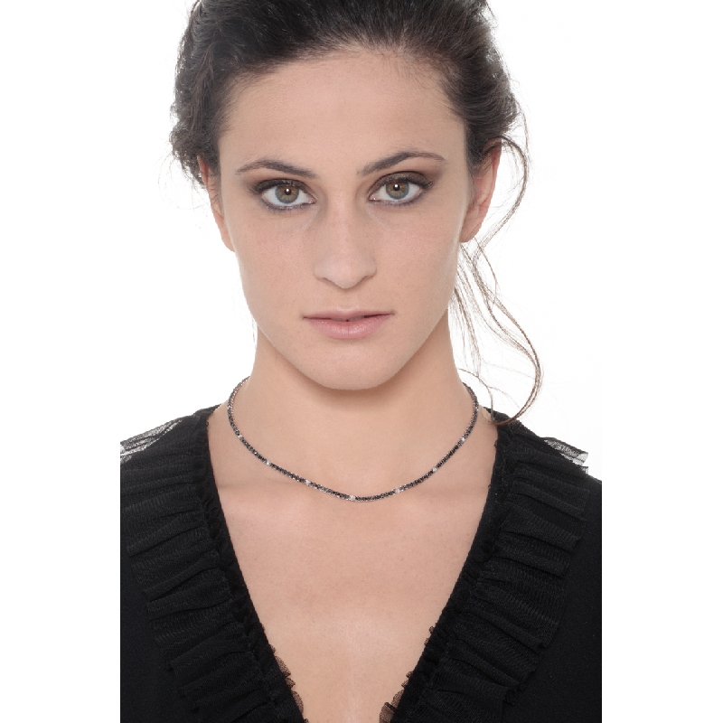 Collier tennis en or blanc 18k avec diamants noirs et blancs