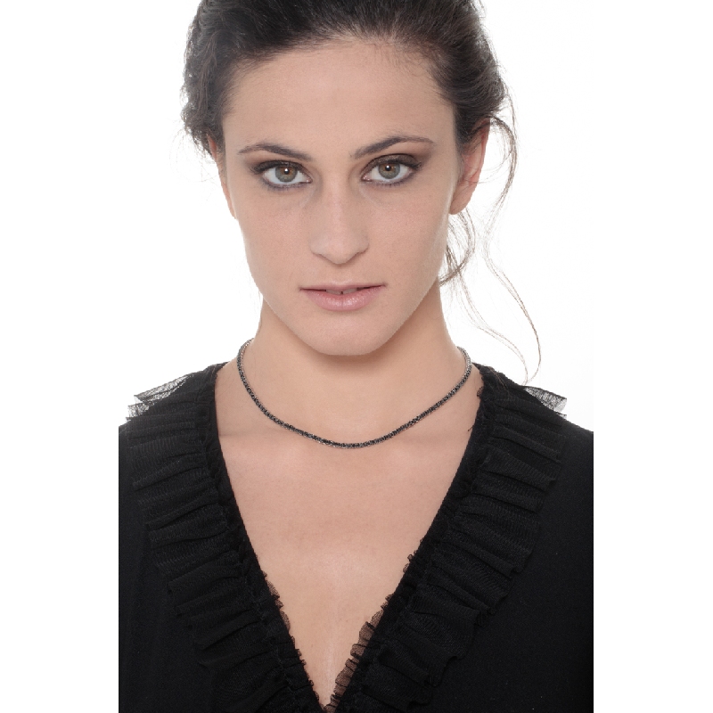 Collier tennis en or blanc 18k avec diamants noirs  Collier tennis en or blanc 18k avec diamants noirs