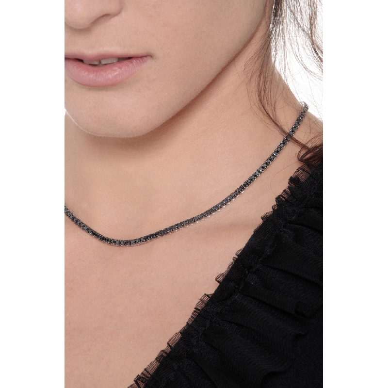 Collier tennis en or blanc 18k avec diamants noirs  Collier tennis en or blanc 18k avec diamants noirs