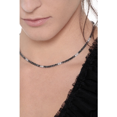 Collier tennis en or blanc 18 carats avec diamants blancs, noirs et pointes brunies