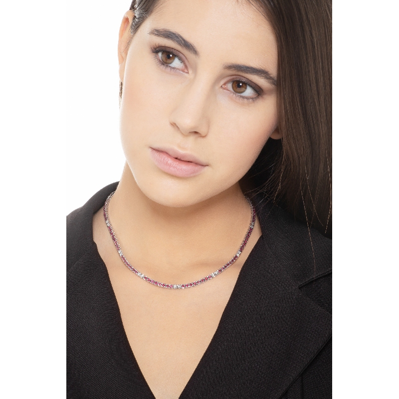 Collier tennis en or blanc 18 carats avec rubis et diamants  Collier tennis en or blanc 18 carats avec rubis et diamants