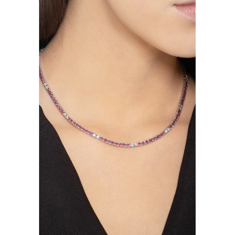 Collier tennis en or blanc 18 carats avec rubis et diamants  Collier tennis en or blanc 18 carats avec rubis et diamants