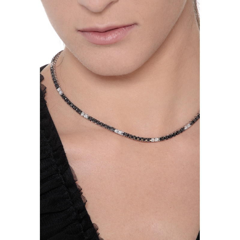 Collier tennis en or blanc 750 carats avec diamants noirs et blancs Collier tennis en or blanc 750 carats avec diamants noirs et blancs