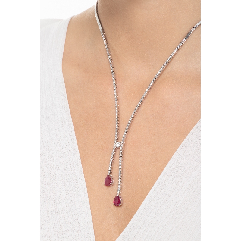 Collier tennis en or blanc 18k avec diamants et rubis goutte
