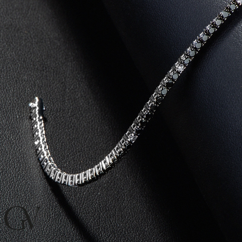 Bracelet Tennis en or blanc 18k avec diamants noirs et blancs alternés Bracelet Tennis en or blanc 18k avec diamants noirs et blancs alternés