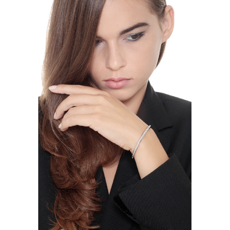 Bracelet rigide en or blanc avec diamants Bracelet rigide en or blanc avec diamants