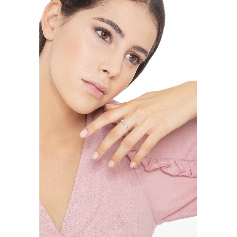 Bague alliance en or blanc 18k ornée de diamants