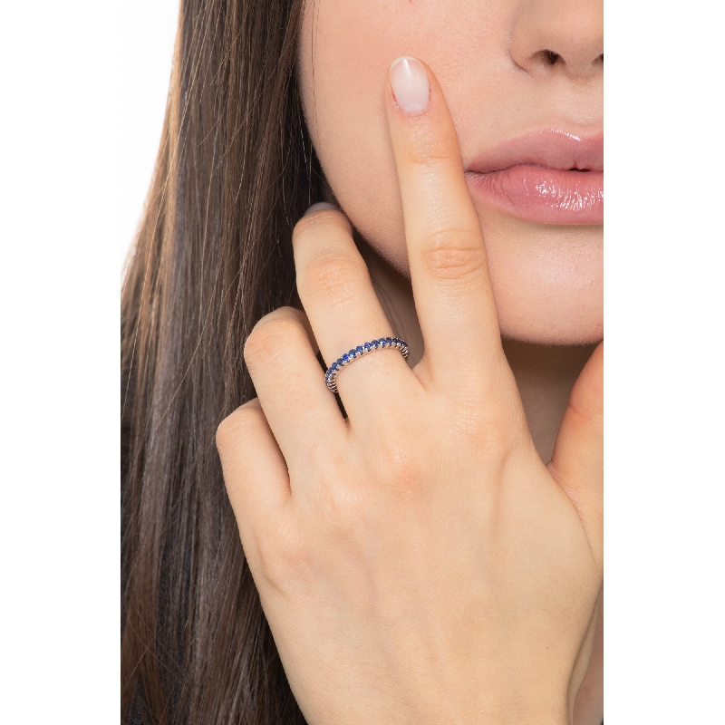 Bague Eternity or blanc 18k avec saphirs bleus 1,01 ct Bague Eternity or blanc 18k avec saphirs bleus 1,01 ct