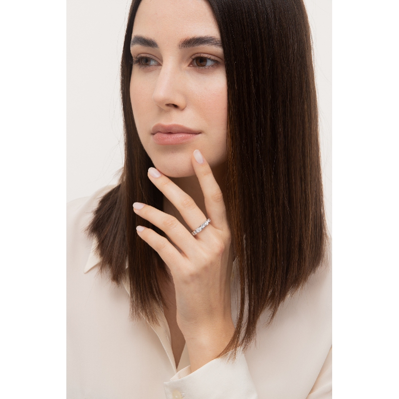 Bague Eternity rail en or blanc 18k avec diamants Bague Eternity rail en or blanc 18k avec diamants