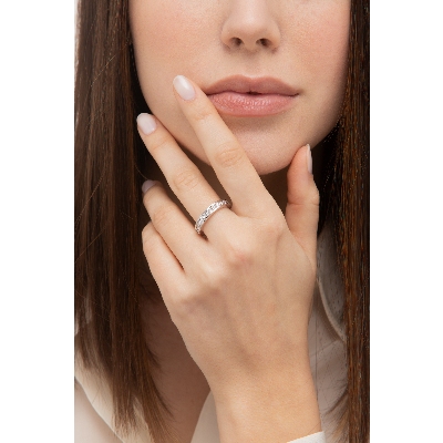 Bague Eternity rail en or blanc 18k avec diamants