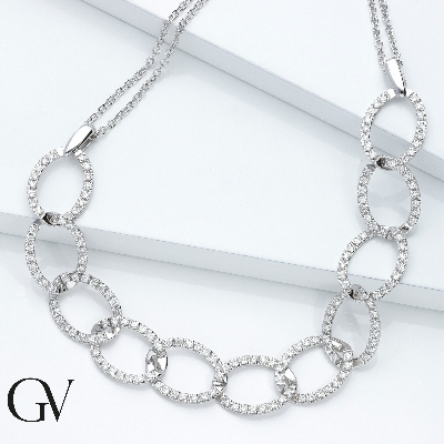 Collier en or blanc 18 carats avec des maillons ovales et diamants