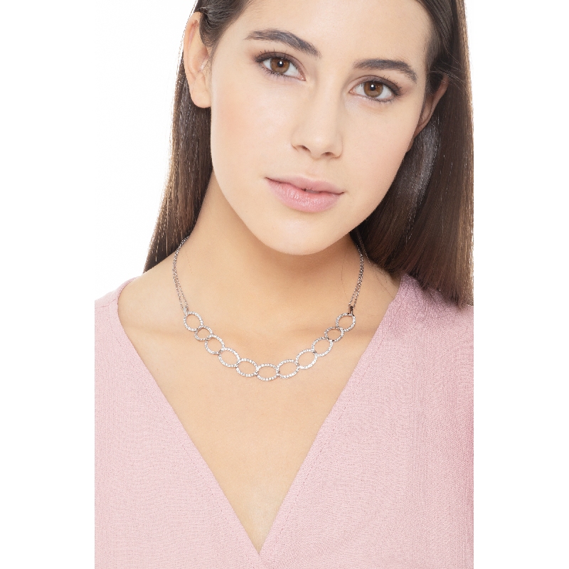 Collier en or blanc 18 carats avec des maillons ovales et diamants