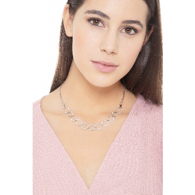 Collier en or blanc 18 carats avec des maillons ovales et diamants