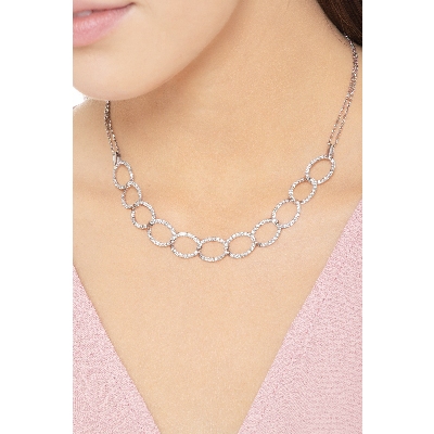 Collier en or blanc 18 carats avec des maillons ovales et diamants