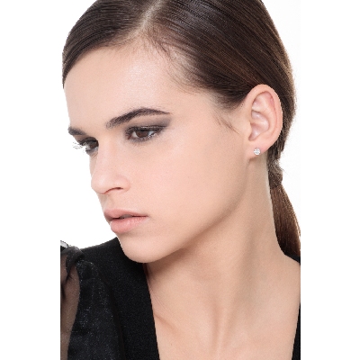 Boucles d'oreilles illusion en or blanc 18k avec diamants
