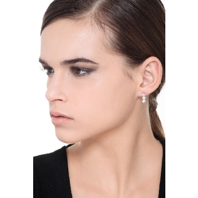 Boucles d'oreilles illusion en or blanc 18 carats avec diamants