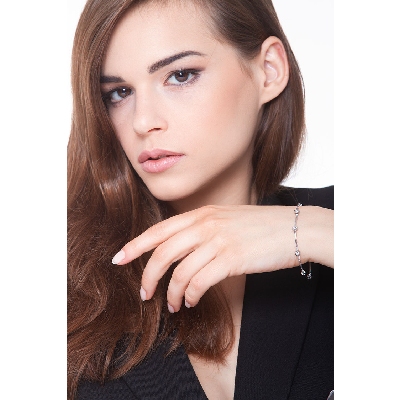 Bracelet or blanc 18k avec diamants en forme de cœur