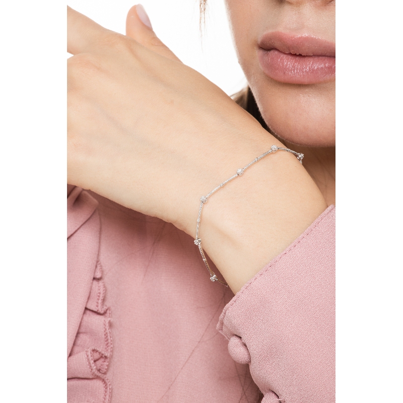 Bracelet tennis alterné en or blanc 18 carats avec diamants Bracelet tennis alterné en or blanc 18 carats avec diamants