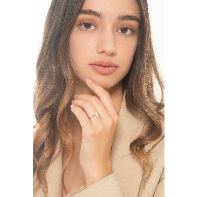 Bague cœur en or blanc avec diamant