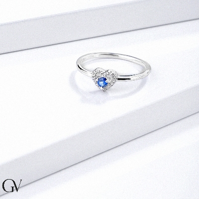 Bague or blanc 18k cœur avec saphir bleu et diamants