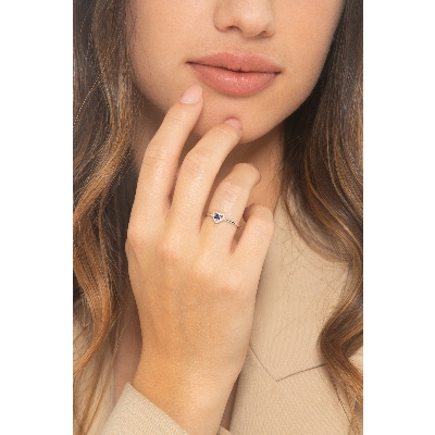 Bague or blanc 18k cœur avec saphir bleu et diamants