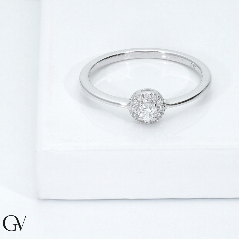 Anneau or blanc 18 carats avec diamants 