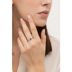 Bague en or blanc 18 carats avec un saphir bleu  2