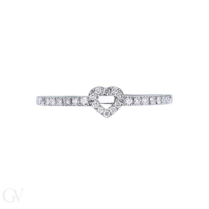 Bague en or blanc 18 carats avec diamants à cœur Bague en or blanc 18 carats avec diamants à cœur