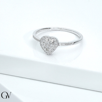 Bague en or blanc 18k avec diamants coeur