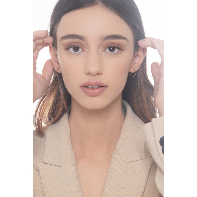 Boucles d’oreilles créoles ouvertes en or blanc 18k avec diamants