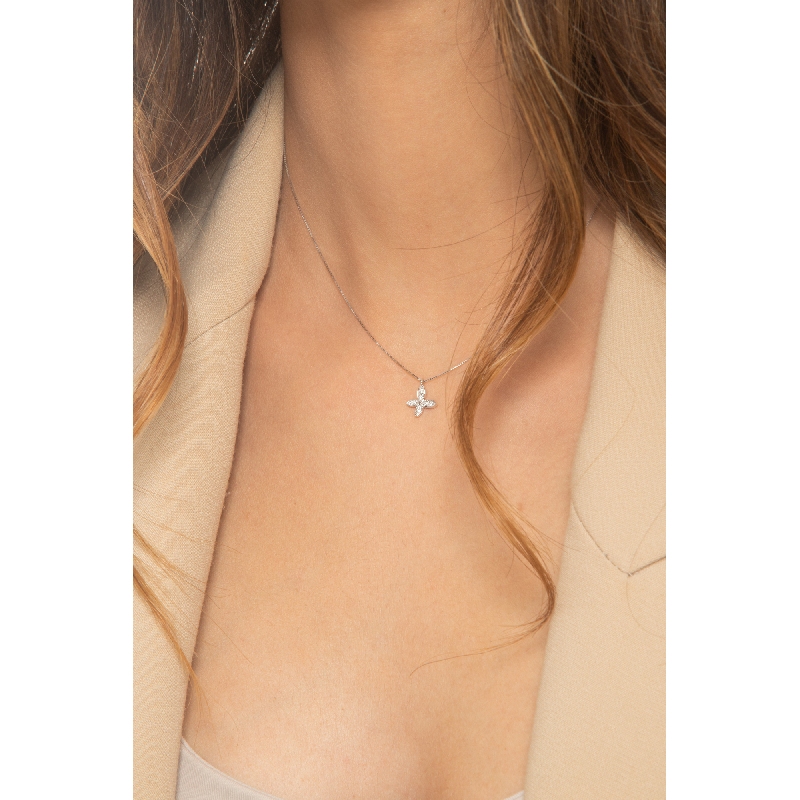 Collier papillon en diamants en or blanc 18k  Collier papillon en diamants en or blanc 18k