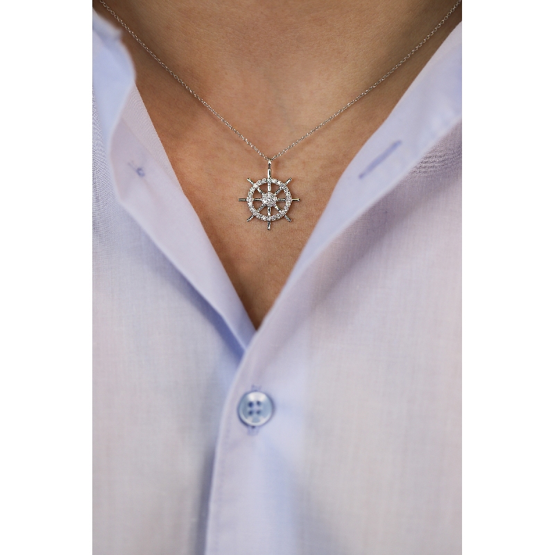 Collier en or blanc 18 carats avec pendentif gouvernail en diamants Collier en or blanc 18 carats avec pendentif gouvernail en diamants