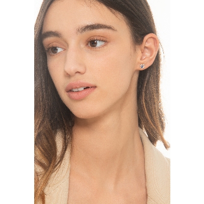 Boucles d'oreilles diamants en or blanc 18k avec saphir bleu