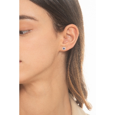 Boucles d'oreilles diamants en or blanc 18k avec saphir bleu