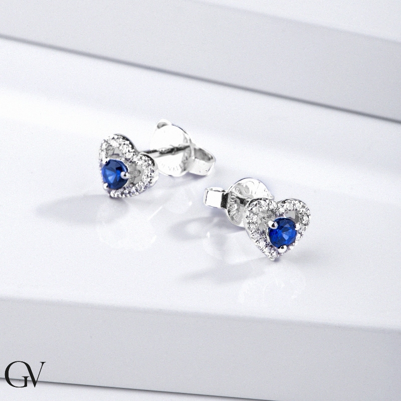 Boucles d'oreilles en or blanc 18k avec saphir bleu Boucles d'oreilles en or blanc 18k avec saphir bleu