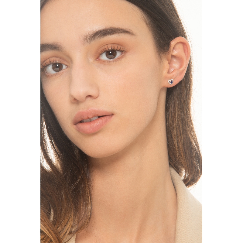Boucles d'oreilles en or blanc 18k avec saphir bleu Boucles d'oreilles en or blanc 18k avec saphir bleu