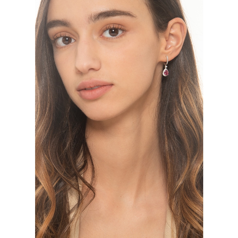 Boucles d’oreilles en or 18k avec goutte en rubis et diamants