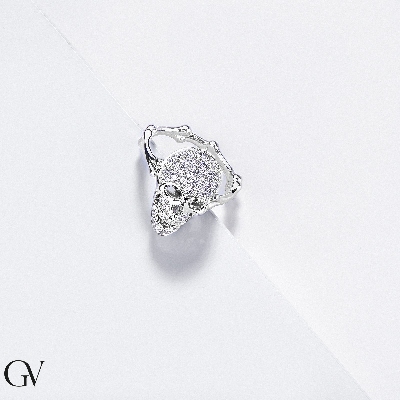 Bague tête de mort en or blanc 18K diamants blancs et yeux noirs