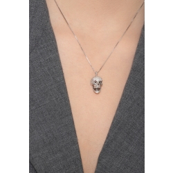 Collier en or blanc 18 carats  tête de mort en diamants blancs et yeux noirs 2