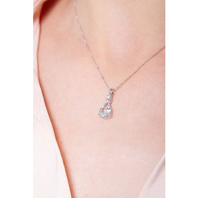 Collier pendentif en or blanc 18k aigue-marine et diamants