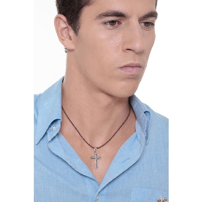 Pendentif croix en or blanc 18 carats diamanté