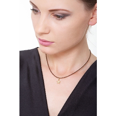 Pendentif étoile avec visage en or jaune 18k