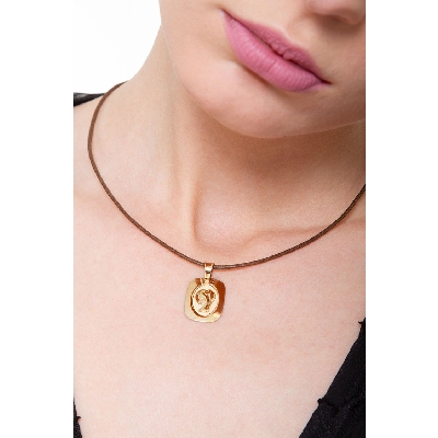 Médaille religieuse de la Vierge en or jaune 18k