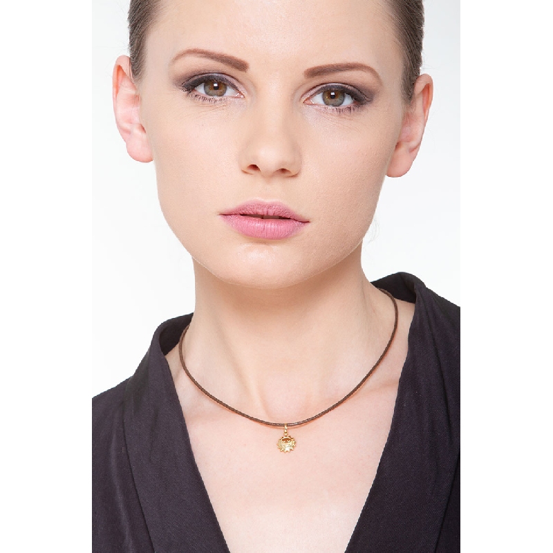 Pendentif Soleil avec sourire en or jaune 18k Pendentif Soleil avec sourire en or jaune 18k
