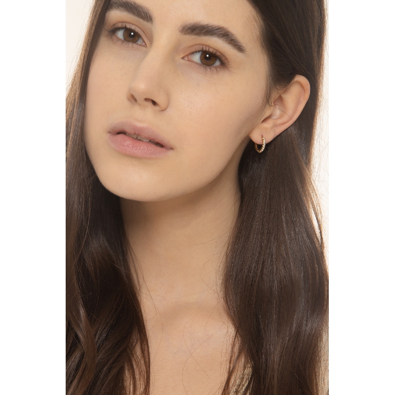 Boucles d’oreilles créoles en or jaune 18k avec zircones 1,3 cm Boucles d’oreilles créoles en or jaune 18k avec zircones 1,3 cm