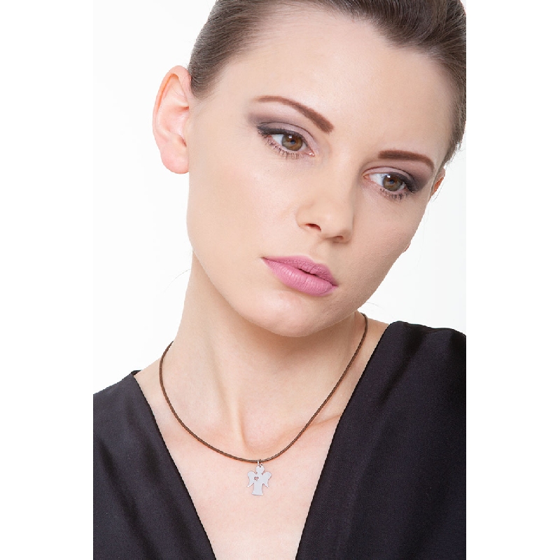 Pendentif en or blanc 18k un petit ange avec un cœur