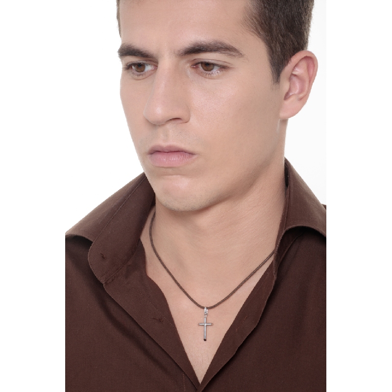 Pendentif croix en or blanc 18 carats