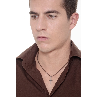 Pendentif croix en or blanc 18 carats